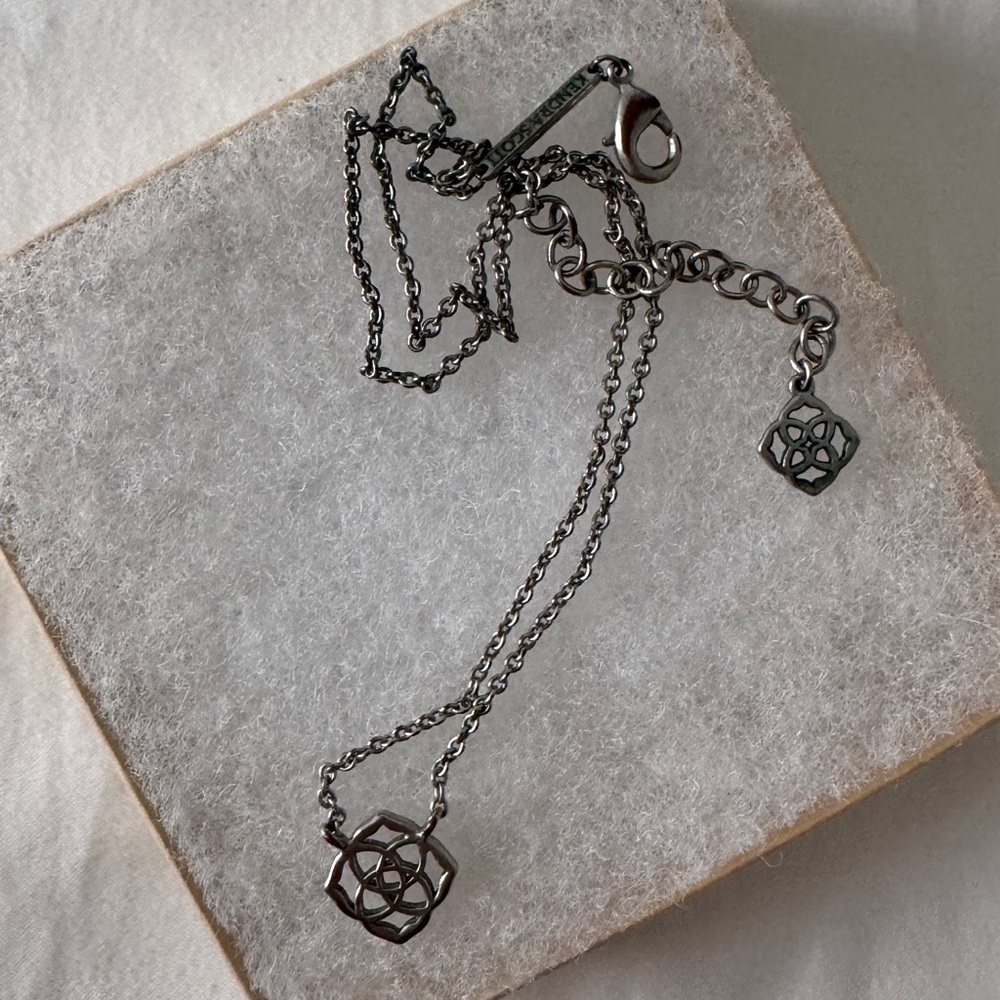 Kendra Scott Logo Necklace in Silver